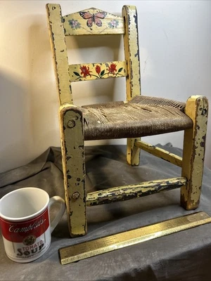 Silla infantil antigua de colección arte popular cuerda asiento madera pintada a mano floral mariposa Foto 1 de 4