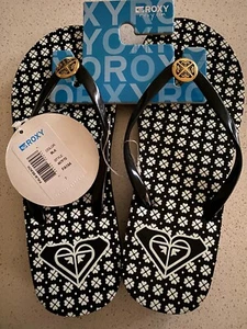 ROXY BLACK & WHITE Size 7 US THONGS FLIP FLOPS SANDALS w GOLD METAL BADGE BNWT - Picture 1 of 4