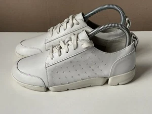 CLARKS Trigenic Ladies Light Grey Leather Lace Up Comfort Shoes Size 3 D / 35.5 - Picture 1 of 12