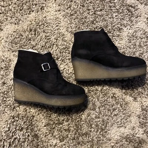 Damenstiefel schwarz Farbe Keilabsatz Größe 9 Schnallenriemen 3" Keilabsatz Eiche - Bild 1 von 12