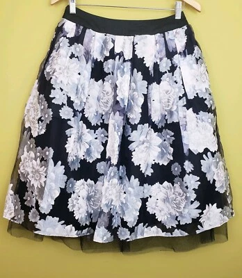 ELLE Womens  full pleated skirt Size 6 floral Party knee length side pockets  - Image 1 of 4
