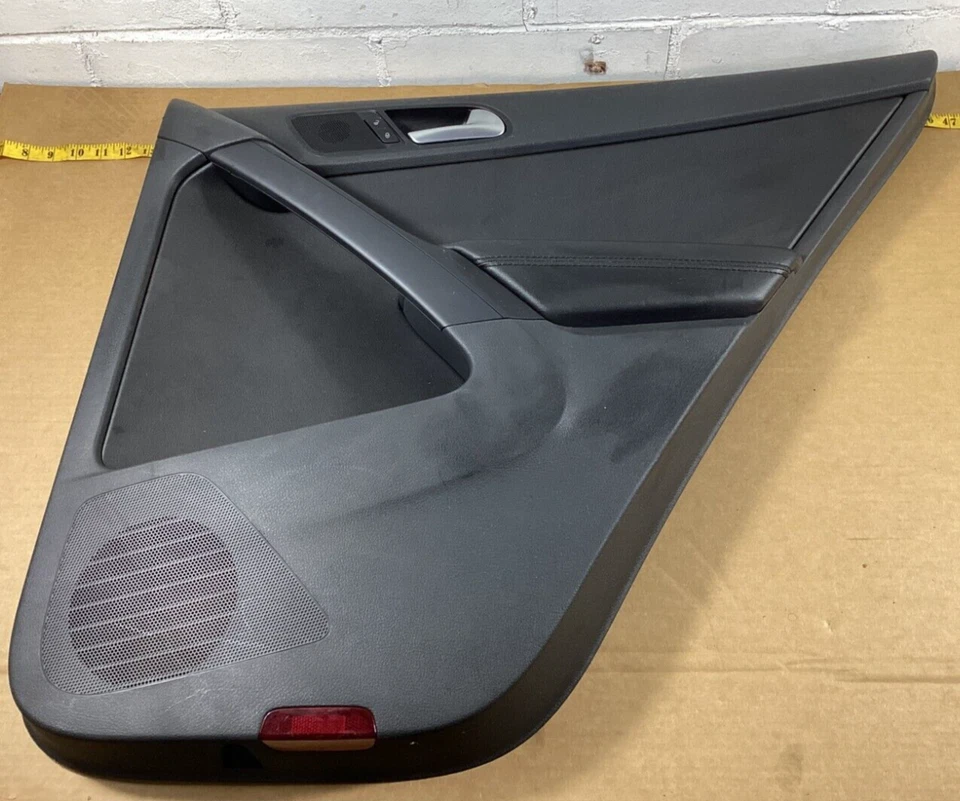 2011-2013 VOLKSWAGEN Tiguan T5 Rear Right Passenger Door Card Panel 867012B OEM. - Image 1 of 4