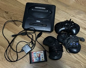 Lote Sega Genesis - Juego Earthworm Jim, Consola, 3 Mandos, Cable AV - Imagen 1 de 14