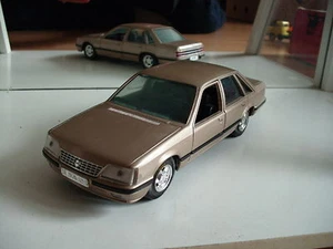 Gama Opel Senator in Gold on 1:25 - Imagen 1 de 2