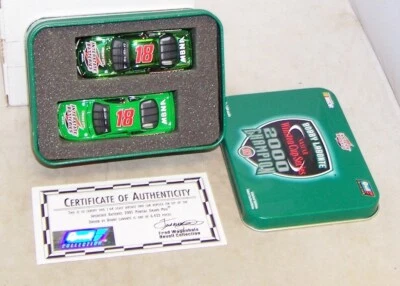 1:64 ACTION REVELL #18 2000 WINSTON CUP CHAMPION 2 COCHES JUEGO DE HOJALATA BOBBY LABONTE NUEVO EN CAJA Foto 1 de 4