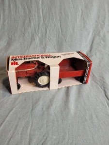 ERTL 1:32 International Tractor With Wagon Steel Metal Die-Cast NIB #52 - Picture 1 of 2