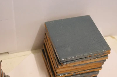 31 x Ceramic Wall Tiles 102mm square ove 3 colours - Image 1 of 4