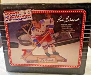 Figurina Rod Gilbert firmata Sports Impressions RANGERS 319/975 ERGWS - Foto 1 di 10