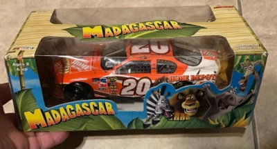 Action #20 Tony Stewart Madagascar Home Depot 1:24 Die Cast Stock Car NUEVO en caja Foto 1 de 3