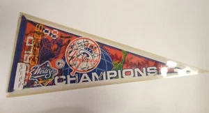 The "WORLD SERIES 1998" YANKEES CHAMPIONS PENNANT FEATURING 33 SIGNATURES JSA -# - Picture 1 of 6