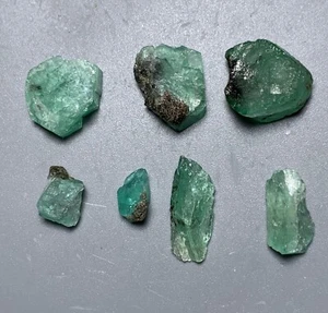 36 Karat grobes Smaragd Kristall Exemplar aus Pakistan  - Bild 1 von 8