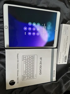 Apple iPad Air 3rd Gen 64GB WiFi with keyboard and pencil - Picture 1 of 8