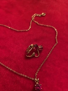 Set pendenti e orecchini solitario rubino simulato scintillante - tono argento - Foto 1 di 2