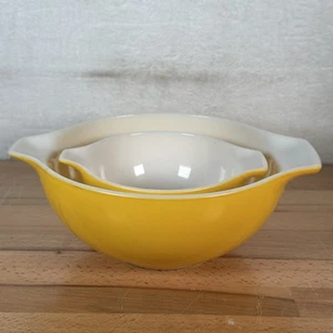 2 cuencos mezcladores vintage Pyrex amarillo Cenicienta 443 2-1/2 cuartos & 1-1/2 pt. - Imagen 1 de 8