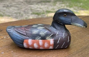 Vintage 1960s Hand Carved Wooden Painted 6" Duck Carving Solid Wood Glass Eyes - Picture 1 of 4