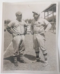 1937 Mel Ott, Pepper Martin tipo 1 foto de prensa - Imagen 1 de 2