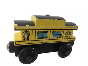Motor tanque tren ferrocarril madera Thomas & Friends - caboose amarillo - Imagen 1 de 9
