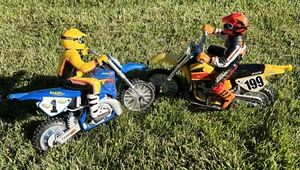 Tyco 7v R/C Motorcross Motorcycle For Parts X2 Not Tested Pastrana & McGrath ✅ - Picture 1 of 8
