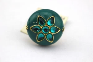 Anillo de cóctel ARDEN B tono dorado esmalte turquesa estrás flor cúpula nuevo con etiquetas - Imagen 1 de 3