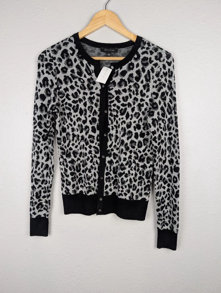 Cárdigan Suéter Ann Taylor Mujer Pequeño Gris Negro Leopardo Botón Frontal Nuevo con Etiquetas Mb Foto 1 de 4