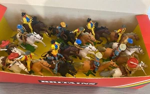BRITAINS DEETAIL - #7639 - BERITTENE COWBOYS / MEXIKANER - 16 FIGUREN HÄNDLERBOX 🔥 - Bild 1 von 4