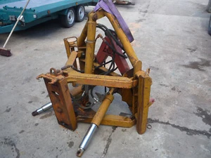 1 Stk. UNIMOG-DREIECKS-AUFNAHME-inkl- HYDRAULIK-ZYLINDER-TRAKTOR-RADLADER-u.s.w. - Bild 1 von 19