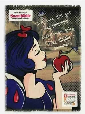 Disney Blancanieves Princesa Celebración Tapiz Manta 70"" H x 52"" W  Foto 1 de 4