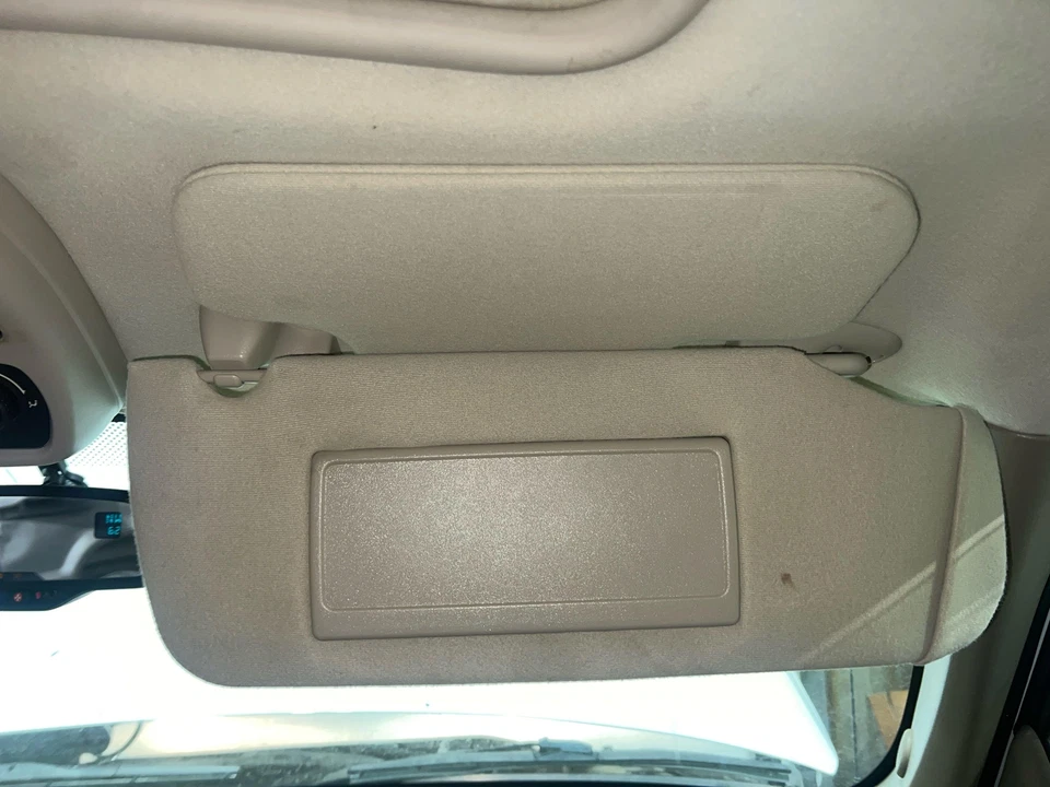 2004-2005 GMC Yukon XL1500 Passenger RH Right Neutral-522 Illuminated Sun Visor Foto 1 de 3