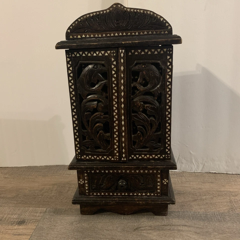 Antiguo altar santuario budista de madera tallada a mano ~ con incrustaciones de madreperla Foto 1 de 4