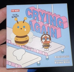 Neu Pop Mart CRYBABY Crying Again Serie - Plüsch-Abzeichen einzelne Blindbox - Bild 1 von 7