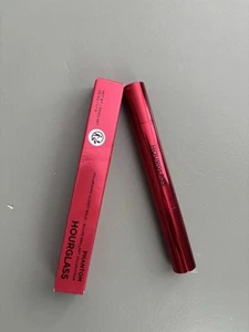 Bálsamo brillante voluminizador HOURGLASS Phantom Shade rojo 0 1,6 g - Imagen 1 de 4