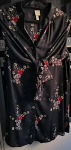❤ H&M Bluse Gr 40, Blümchen, V-Ausschnitt, locker leichtes Material bügelfrei - Bild 1 von 7