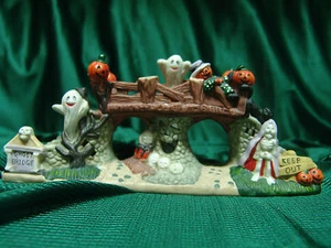 HALLOWEEN GHOST BRIDGE SPOOKY PORCELAIN - Imagen 1 de 7