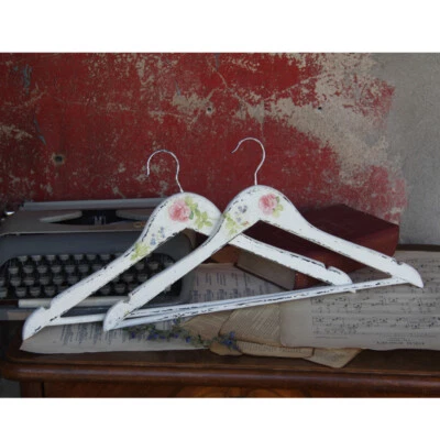 Vintage Holzkleiderbügel 2 tlg. Landhaus Kleiderbügel Holzbügel Deko Handarbeit - Bild 1 von 2