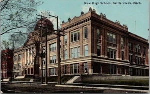 Postal de Battle Creek, Michigan ""Nueva escuela secundaria"" edificio/Street View c1910s - Imagen 1 de 2