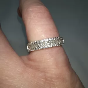 10K5 JOLIE BAGUE EN ARGENT MASSIF 925 TAILLE 53 RIVIERE SERTI RAIL DE ZIRCONIUMS - Imagen 1 de 8