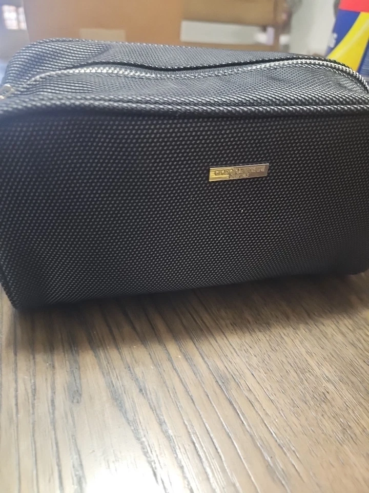 Giorgio Armani Parfums - Bolsa de aseo negra para hombre, con asa Foto 1 de 4