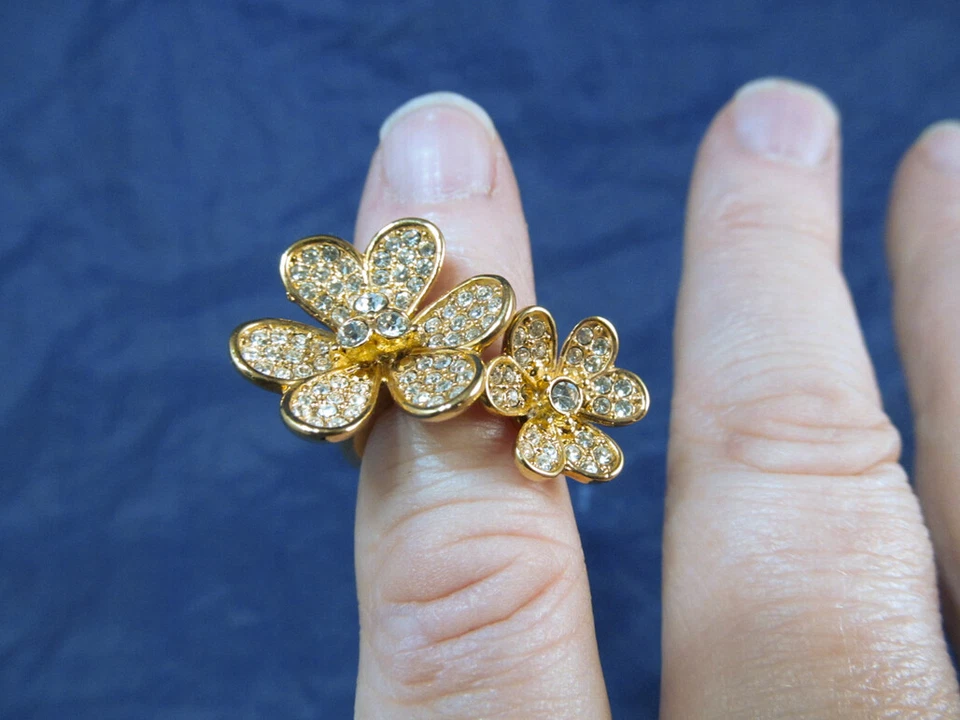 *Anillo Paula Abdul Tono Dorado Doble Flor He Loves Me I Love Me More Anillo Talla 5 Foto 1 de 4