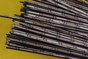 25x Strip Guitar Luthier Supply Purfling Binding Marquetry Inlay 880x2.5x1.5m - Picture 1 of 4