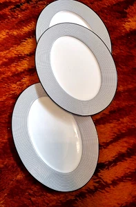 Mikasa Cheers schwarz gestreift weiß 153/4" Bone China Platte - Bild 1 von 5