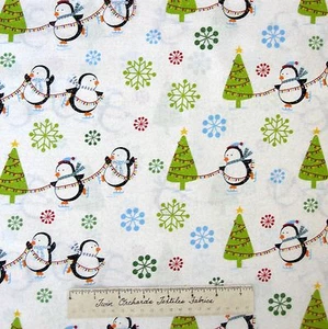 Weihnachtsstoff - Season's Greetings Pinguin Baum Schneeflocke weiß - Baumwolle YARD - Bild 1 von 1