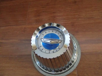 Tapa central de rueda Ford Galaxie 500 1964 de lujo OEM C4AA-1141-A C4AZ-1130-B como nuevo de lote Foto 1 de 4