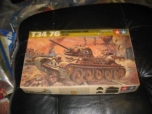 Parts sealed Motorized Vintage WW2 T34 76 Russian Medium Tank in 1/48 scale - Bild 1 von 2