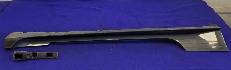 Ford Mustang GT350R 2015-2023 pasajero lado inferior derecho panel basculante pintura JX Foto 1 de 4