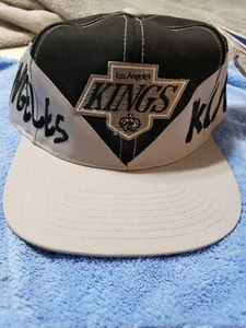 LOS ANGELES KINGS VINTAGE DEADSTOCK LOGO 7 DRUCKKNOPFLASCHE MÜTZE/KAPPE NHL EXTREM SELTEN! - Bild 1 von 11