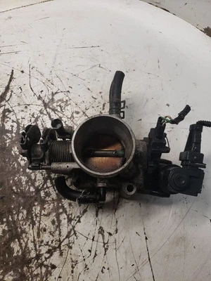 Throttle Body Throttle Valve 2.2L VIN 4 8th Digit Fits 00-02 CAVALIER 1347015 - Image 1 of 4