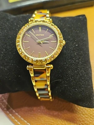 Reloj Armitron Mujer Tono Dorado Correa Cáscara Tortuga Batería Nueva 7.25 Pulgadas Foto 1 de 2