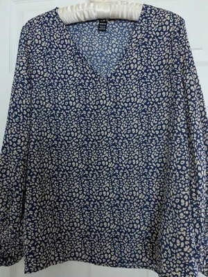 BLUSA MUJER SHEIN AZUL MARINO/TOSTADO, CUELLO EN V, MANGAS COMPLETAS, TALLA GRANDE Foto 1 de 4