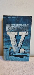 V. THOMAS PYNCHON N2748 VINTAGE PAPERBACK BOOK BANTAM 1964 - Picture 1 of 18