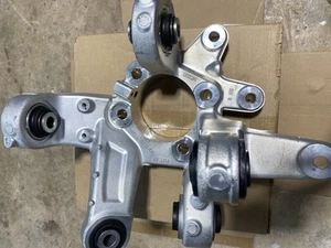 Nudillo de dirección con bujes lado del pasajero trasero para Ford Explorer 2011-2019 AWD - Imagen 1 de 4